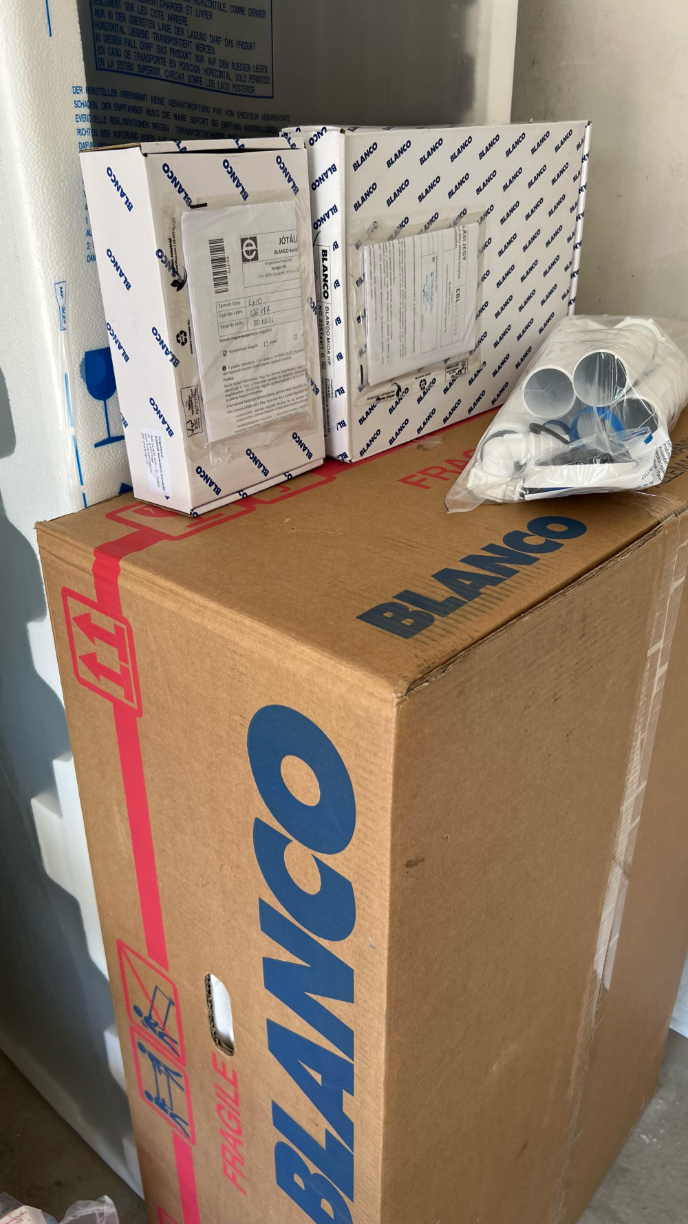 BLANCO LATO Beépíthető mosogatószer adagoló 300 ml silgranit fekete / króm BLANCO LATO Beépíthető mosogatószer adagoló 300 ml silgranit fekete / króm