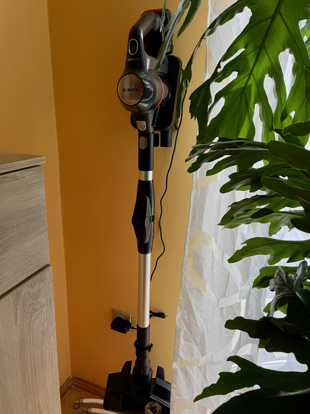 BOSCH BBS712A Serie|7 Akkumulátoros porszívó | Unlimited 7 | 2 db 18 V / 3 Ah Li-Ion akku | Szürke BOSCH BBS712A Serie|7 Akkumulátoros porszívó | Unlimited 7 | 2 db 18 V / 3 Ah Li-Ion akku | Szürke