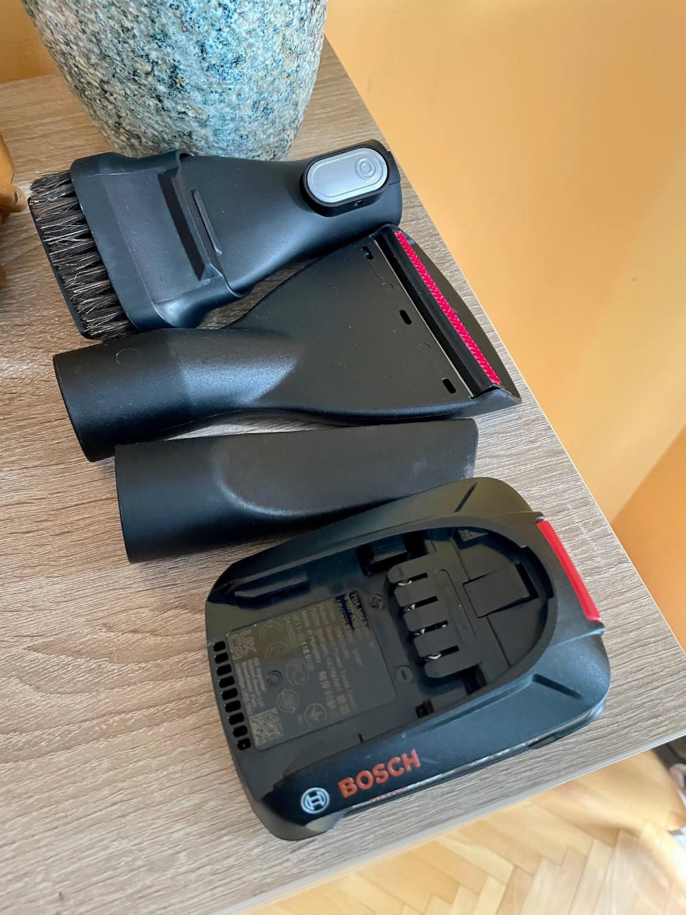 BOSCH BBS712A Serie|7 Akkumulátoros porszívó | Unlimited 7 | 2 db 18 V / 3 Ah Li-Ion akku | Szürke BOSCH BBS712A Serie|7 Akkumulátoros porszívó | Unlimited 7 | 2 db 18 V / 3 Ah Li-Ion akku | Szürke