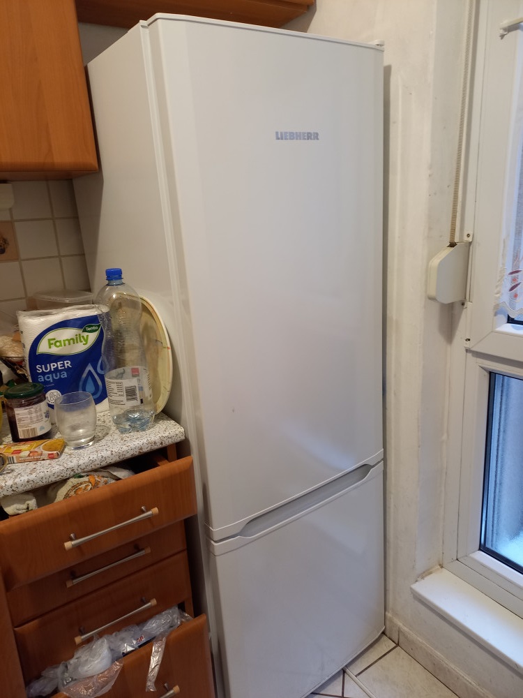   LIEBHERR CU 281 Szabadonálló kombinált alulfagyasztós hűtőszekrény | SmartFrost | FrostSafe | 211/54 l | 161.2 cm magas | 55 cm széles | Fehér
