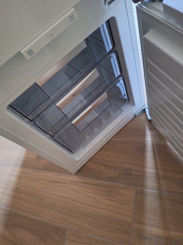 Electrolux IK275BNR Beépíthető kombinált alulfagyasztós hűtőszekrény | NoFrost | 166/60 l | 152,3 cm magas | 54.7 cm széles Electrolux IK275BNR Beépíthető kombinált alulfagyasztós hűtőszekrény | NoFrost | 166/60 l | 152,3 cm magas | 54.7 cm széles