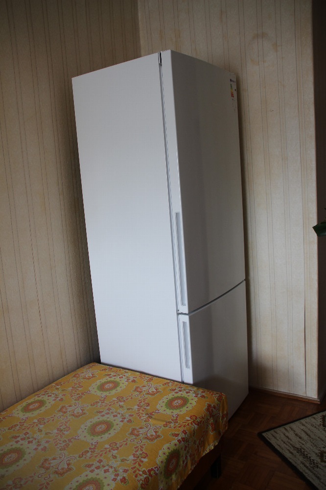   BOSCH KGE49AWCA Serie|6 Szabadonálló kombinált alulfagyasztós hűtőszekrény | LowFrost | 302/111 l | 201 cm magas | 70 cm széles | Fehér

